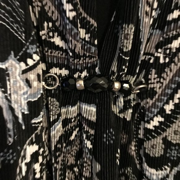 Notations Woman jacket/blouse, 3X, black and gray with attached black tank. - Picture 5 of 12